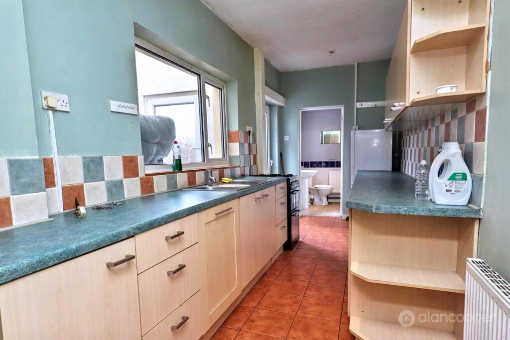 House in Nuneaton and Bedworth, Chilvers Coton - More