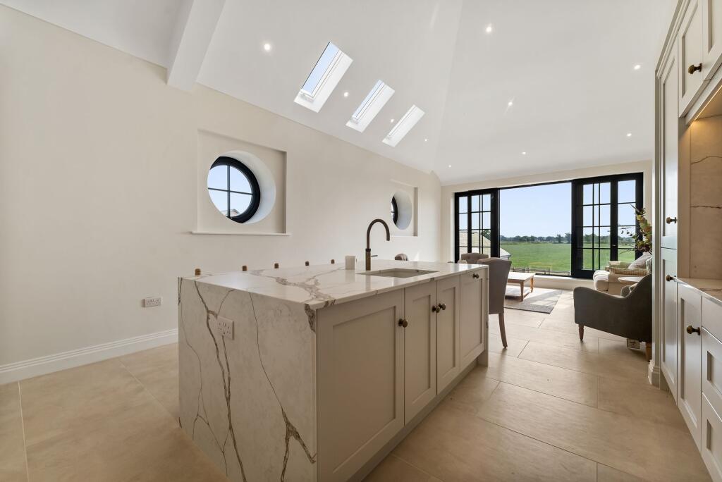 House in Chester, Huntington - More