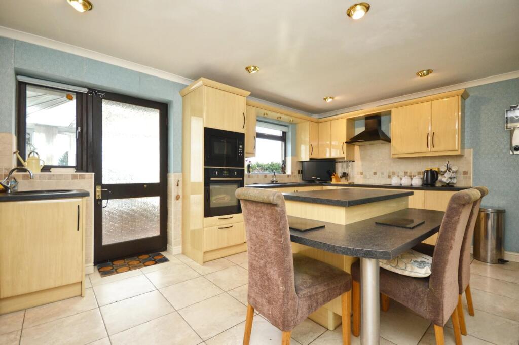 Hardington Drive, Keynsham, Bristol photo 3