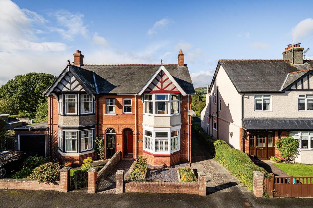 4-bed semi-detached on Victoria Road, Llandrindod Wells, LD1, £299,995