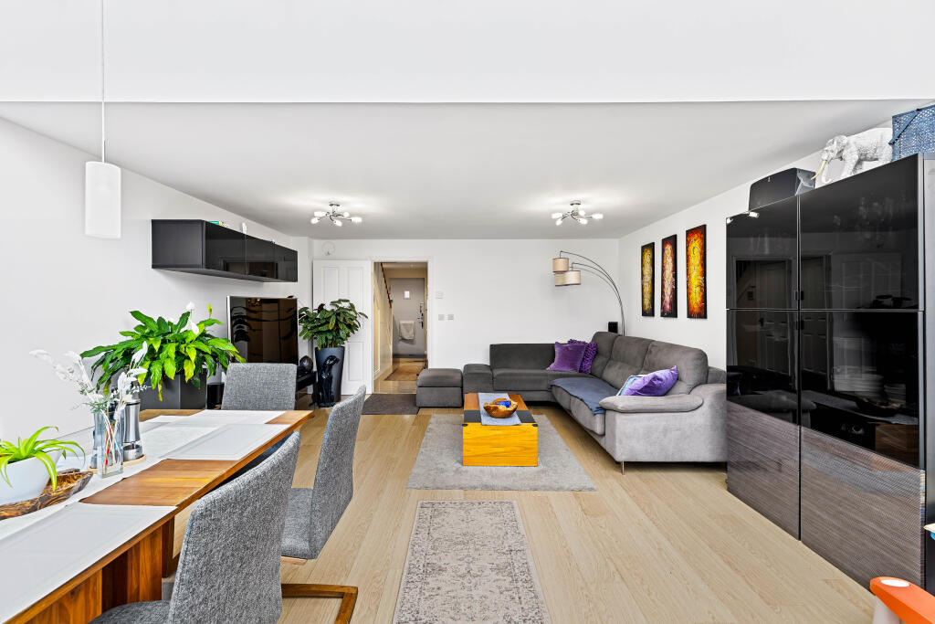 House in Haywards Heath, Lucastes - View 5