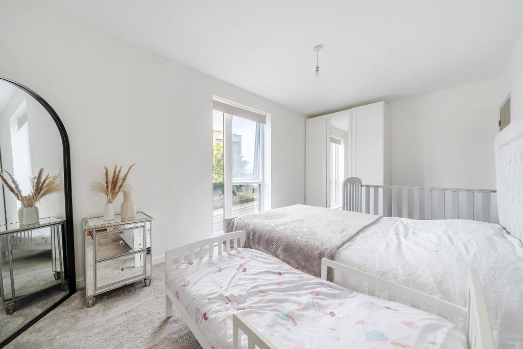 Apartment in Barking - More