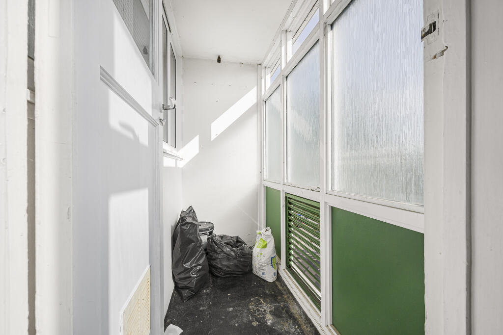 Apartment in Slough - View 4