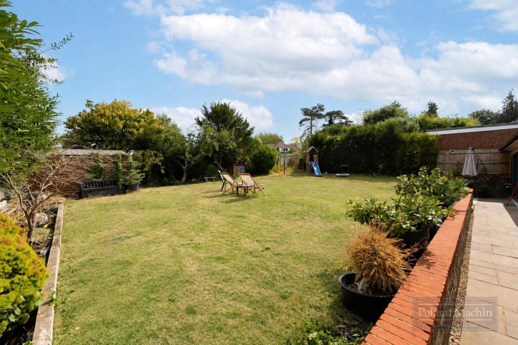 House in Croydon - View 4