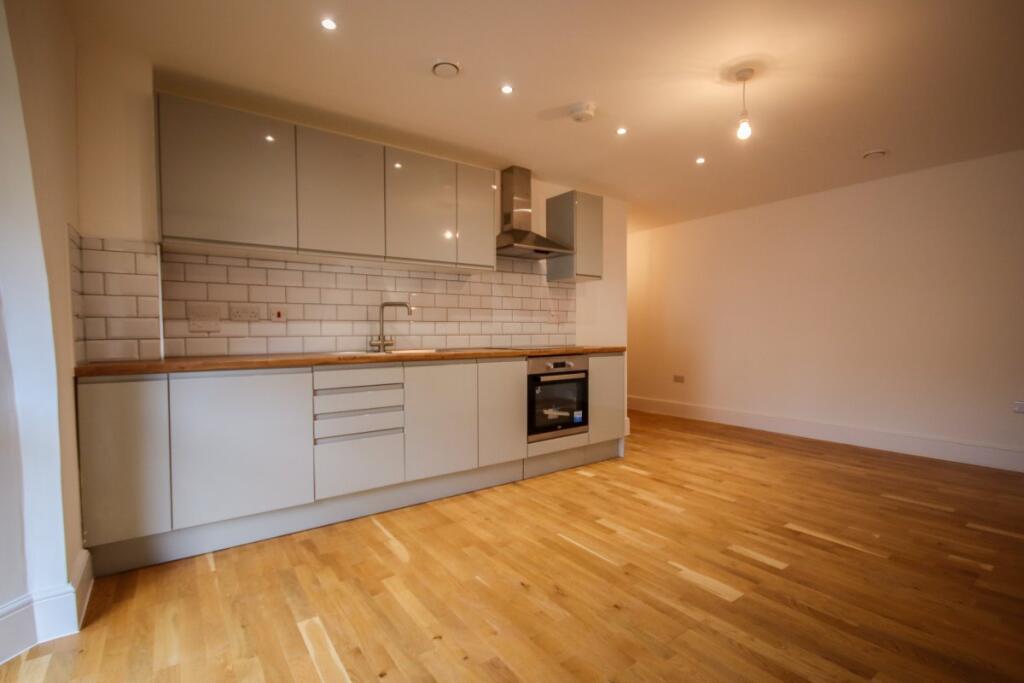 Apartment in Dover, Tower Hamlets - View 3