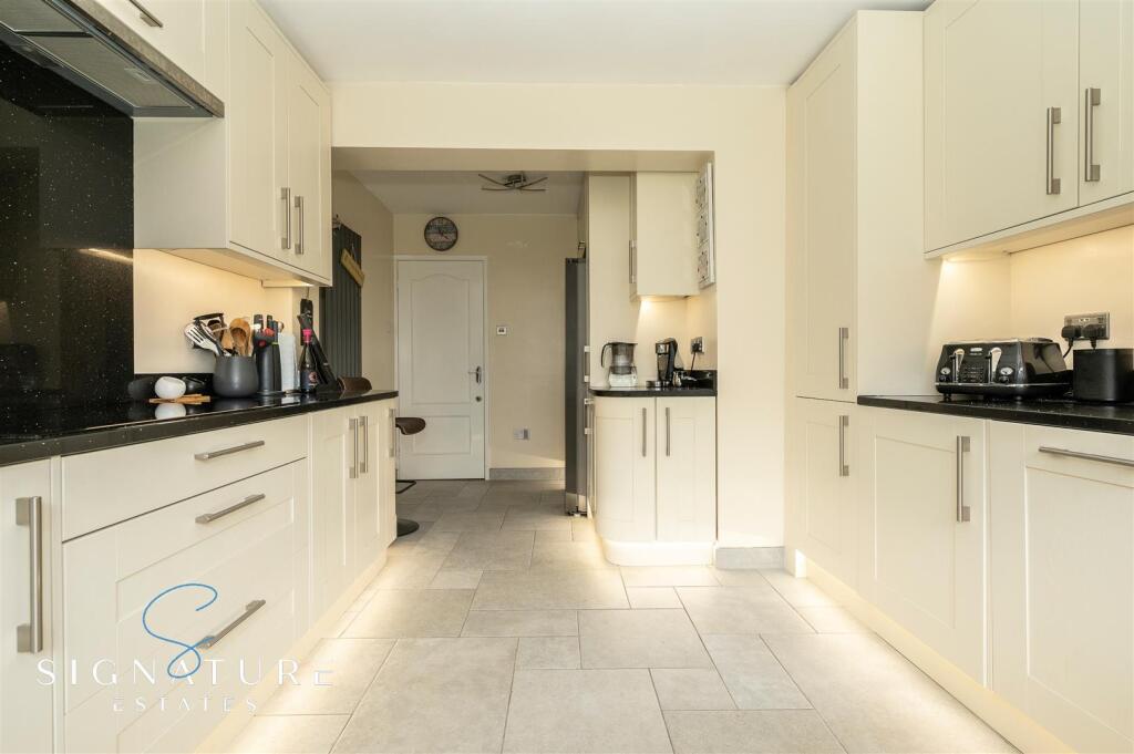 House in Three Rivers, Abbots Langley - More