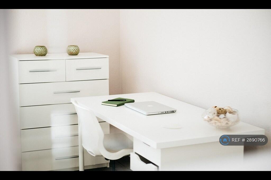 1 bedroom house share for rent