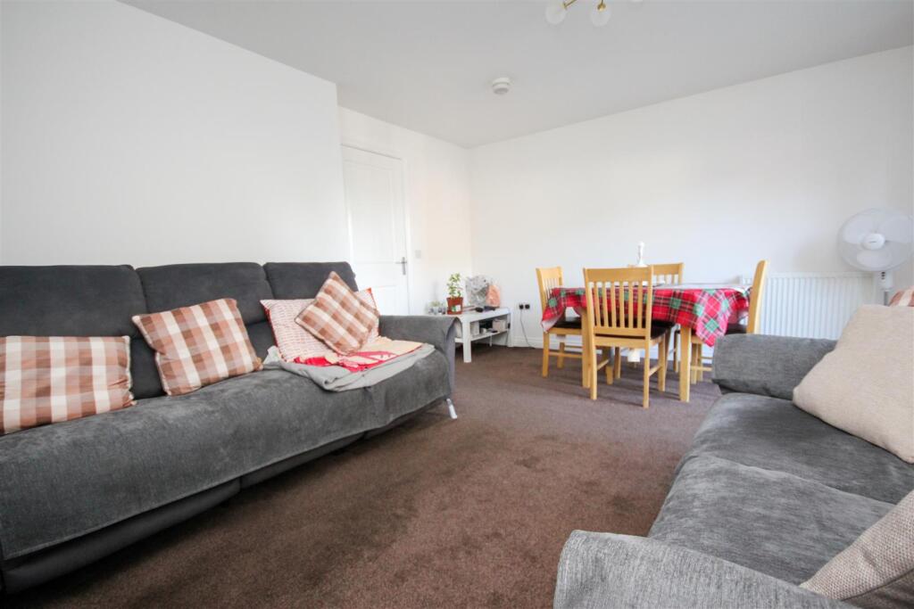 House in Northampton, Wellingborough - View 2