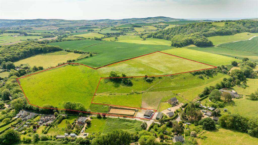 18.33 ACRES, OUTBUILDINGS AND SAND SCHOOL - Newbarn Lane, Gatcombe - View 2