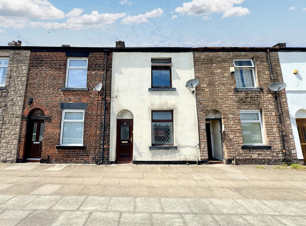 2-bed terraced on Bury New Road, Whitefield, M45, £150,000