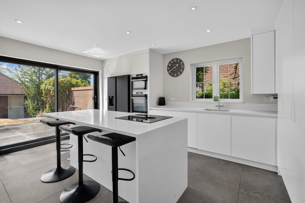 House in Guildford, East Horsley - More