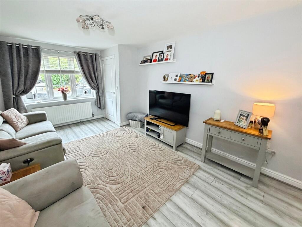 House in Doncaster, Scawthorpe - View 2