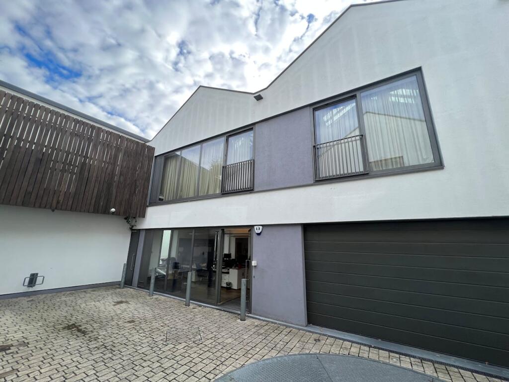 Main image of property: Gloucester Studios, 122A Gloucester Avenue, London, NW1 8HX