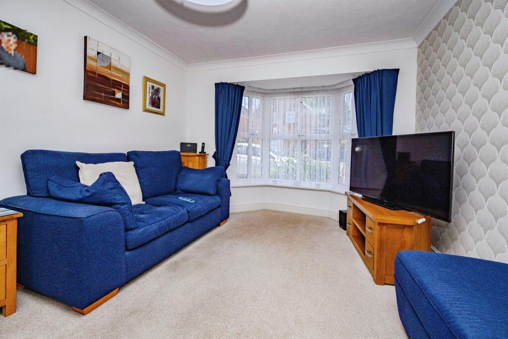 House in Luton - View 2