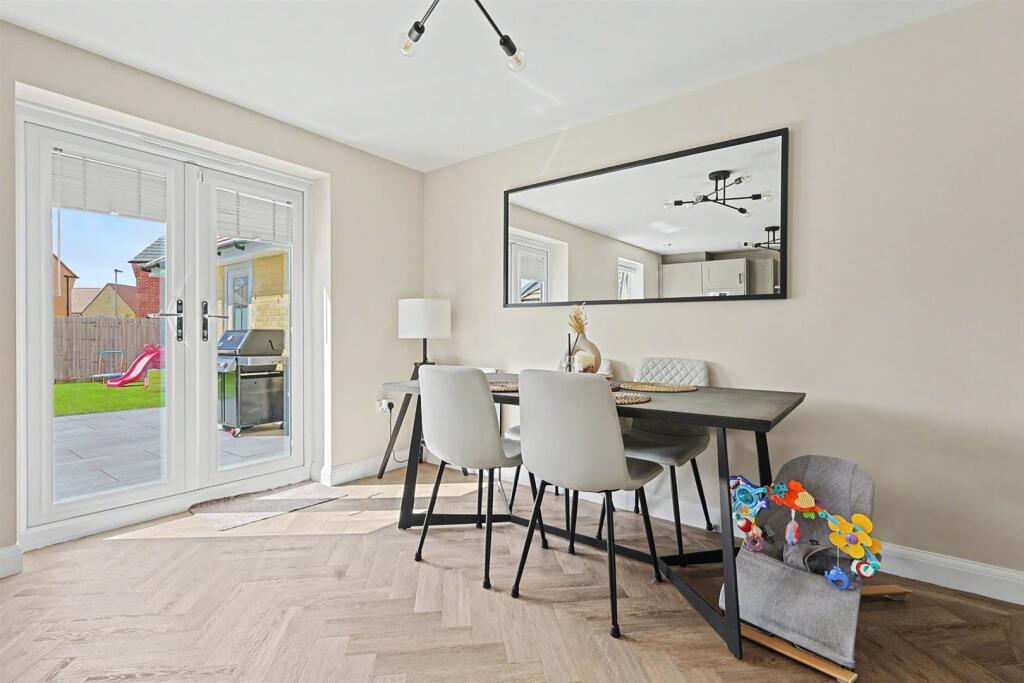 House in Rochford, Hullbridge - View 5