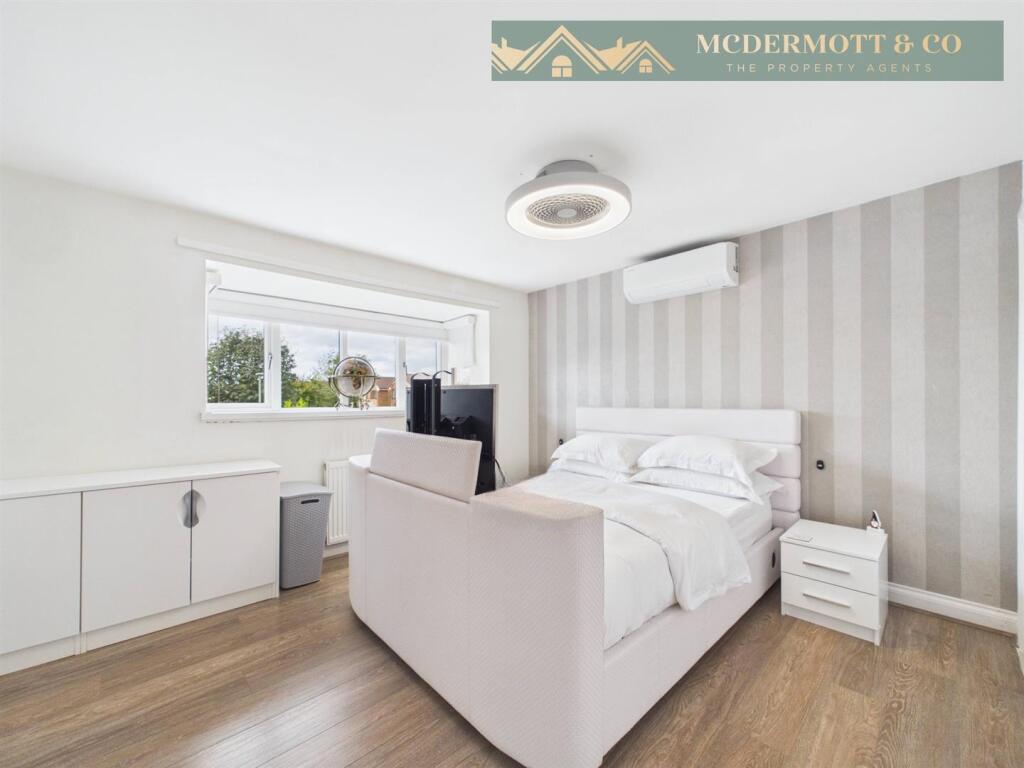 House in Tameside, Littlemoss - More