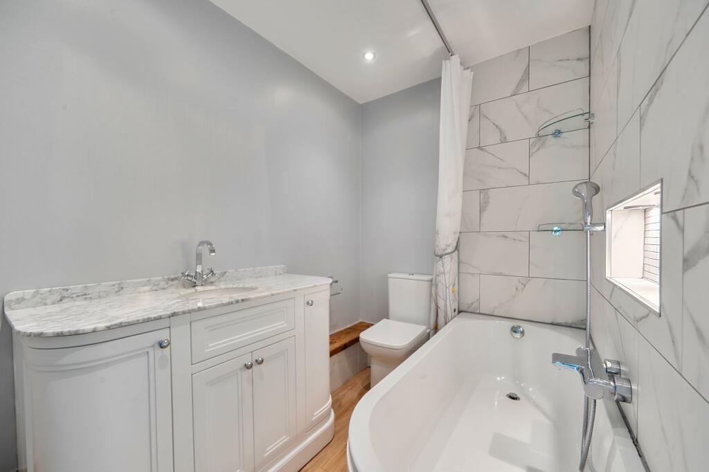 House in Watford - View 4