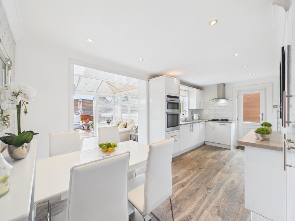 House in Motherwell, North Lanarkshire - More