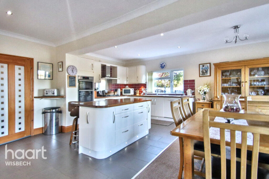 4-bed detached on Walton Road, Wisbech, £575,000