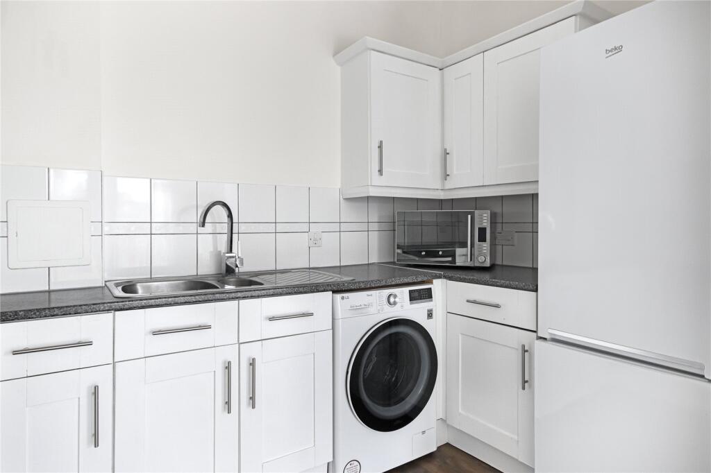 Apartment in Bracknell - View 3