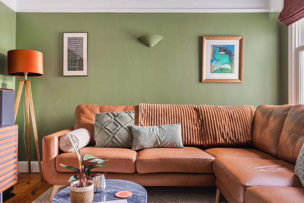 House in Reigate and Banstead, Surrey - More