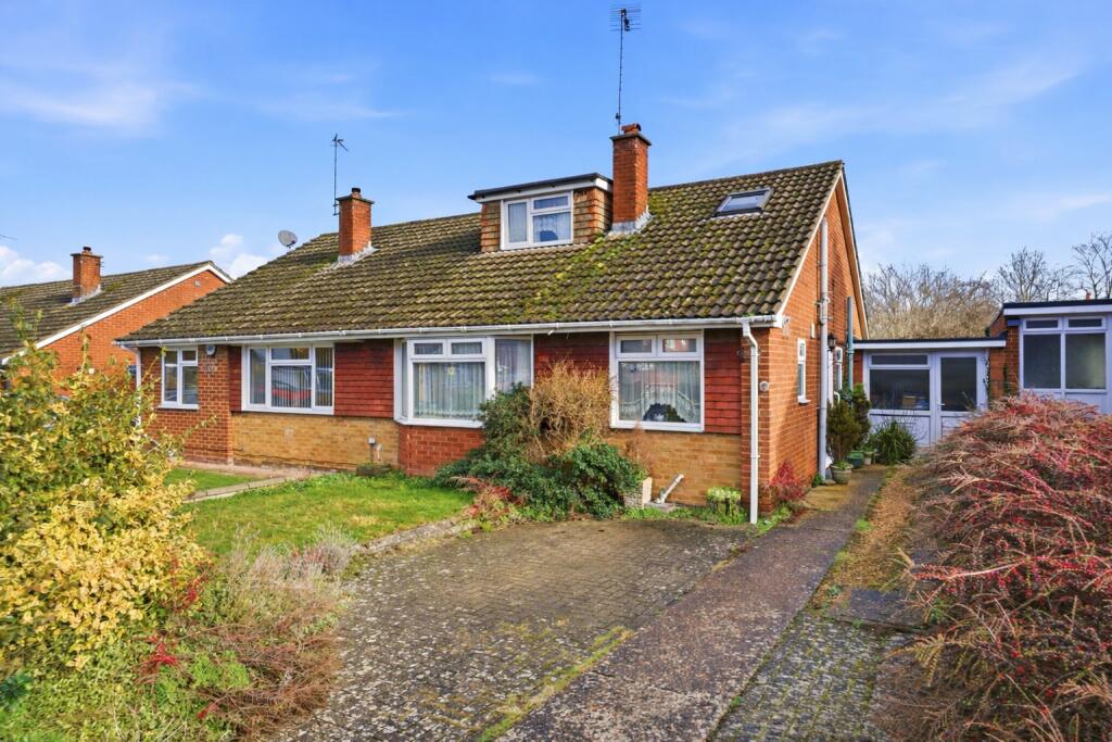 Main image of property: Buttermere Avenue, Dunstable, Bedfordshire, LU6
