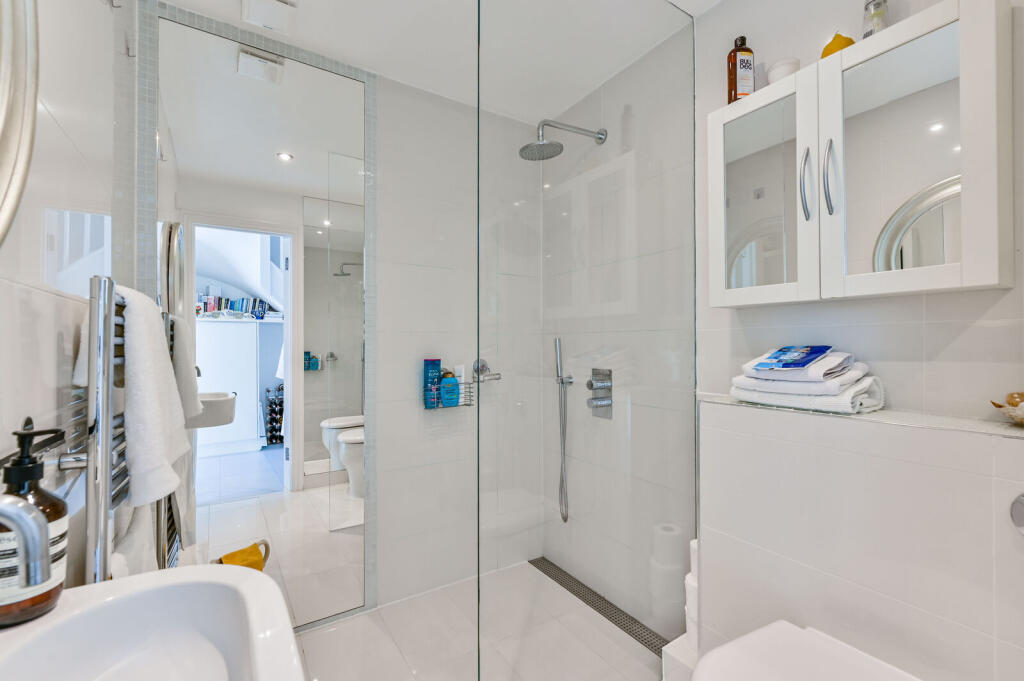House in London - View 5