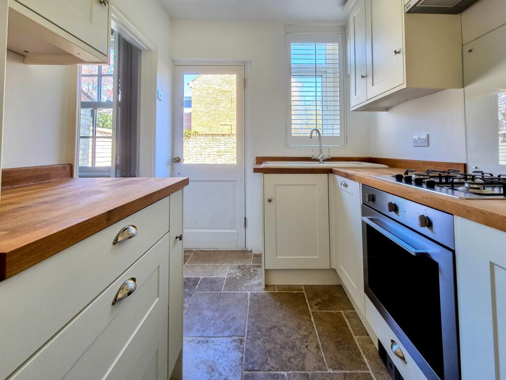 House in East Hertfordshire, Hertford - More