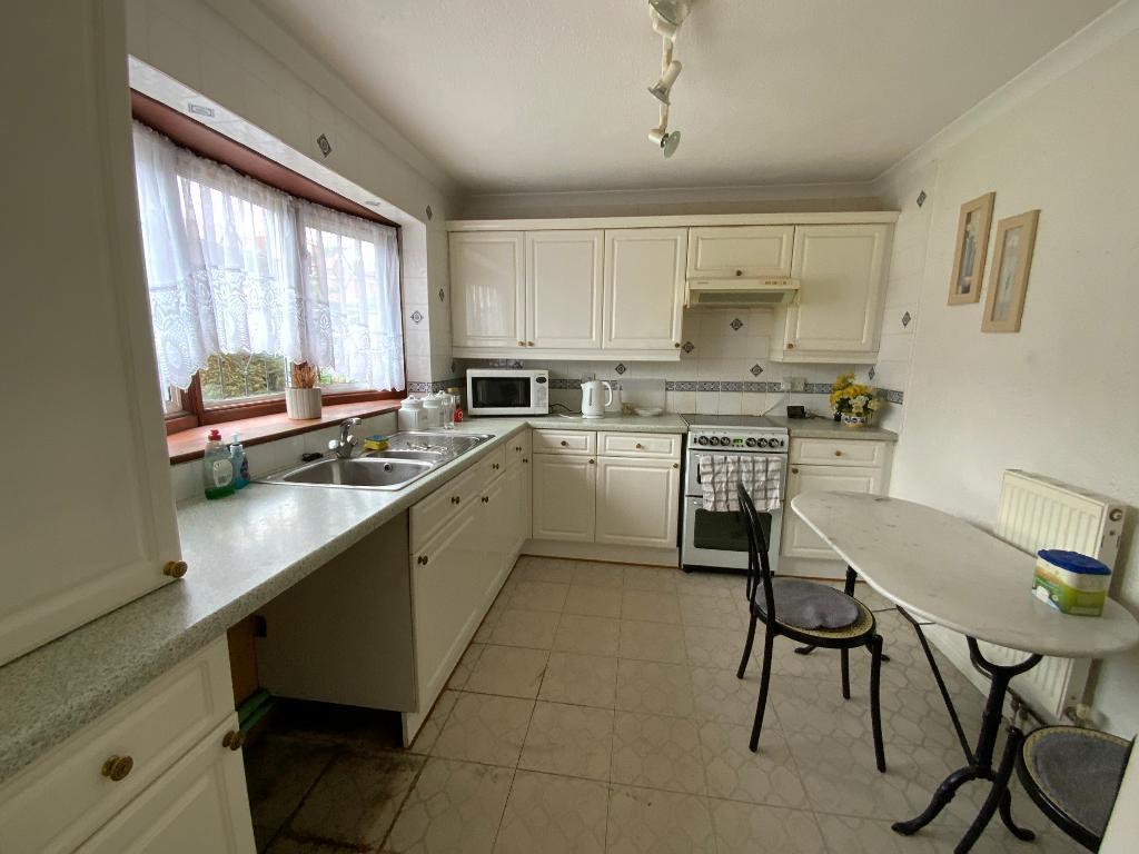 Adelphi Crescent, Hornchurch, Essex, RM12 4JY photo 2