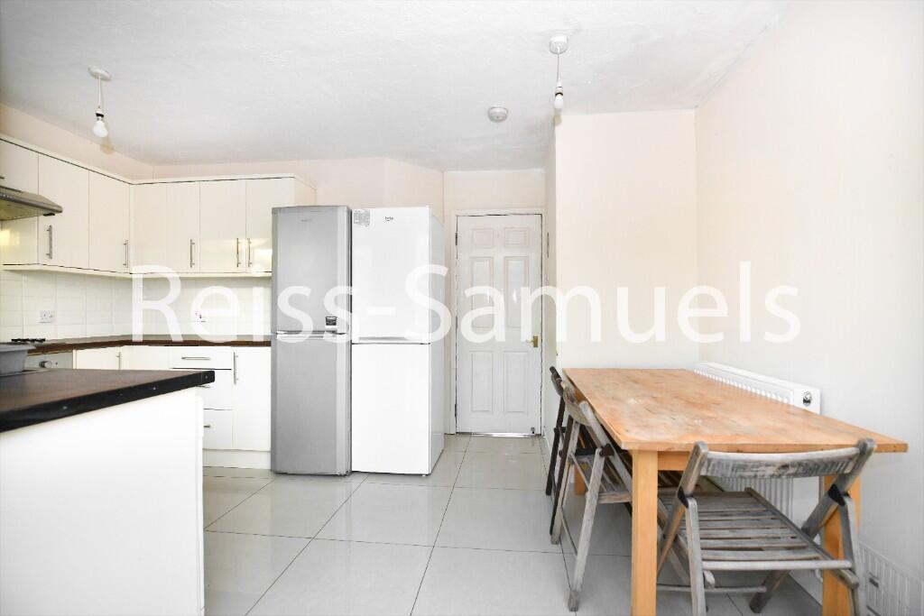 5 bedroom end of terrace house for rent
