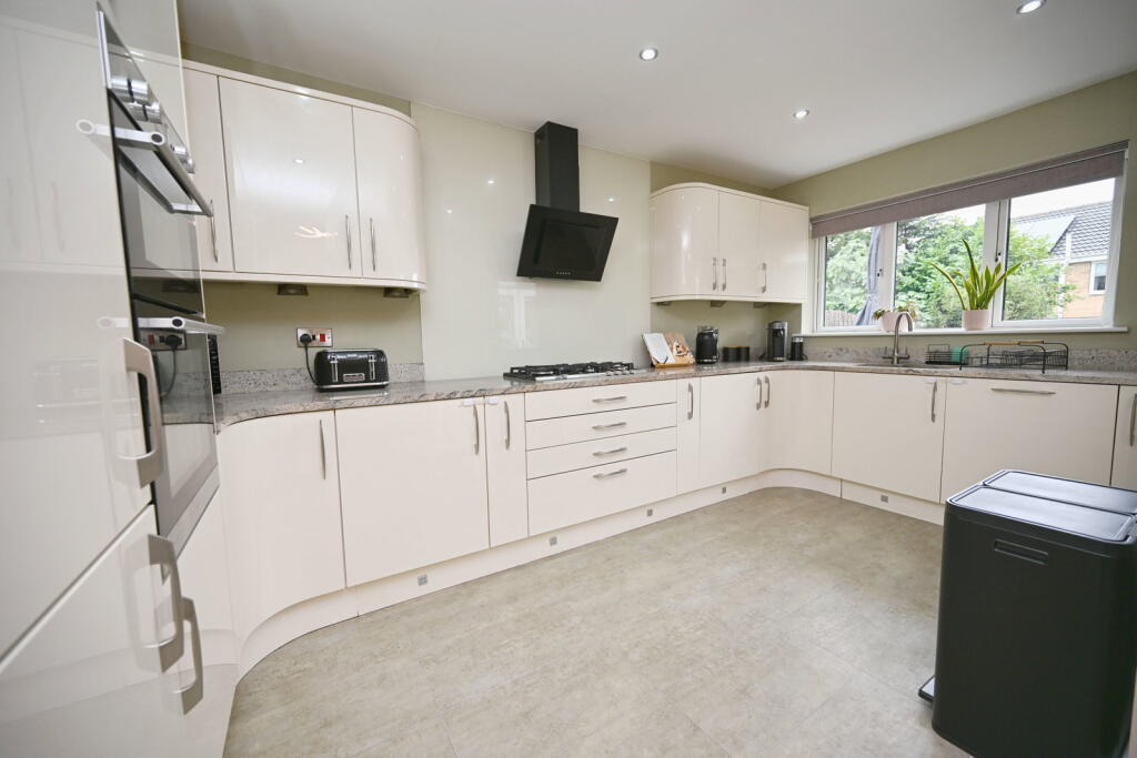 House in Barnsley, Smithies, Athersley - More