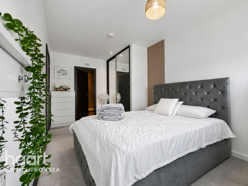 Apartment in Southend-on-Sea, Essex - More