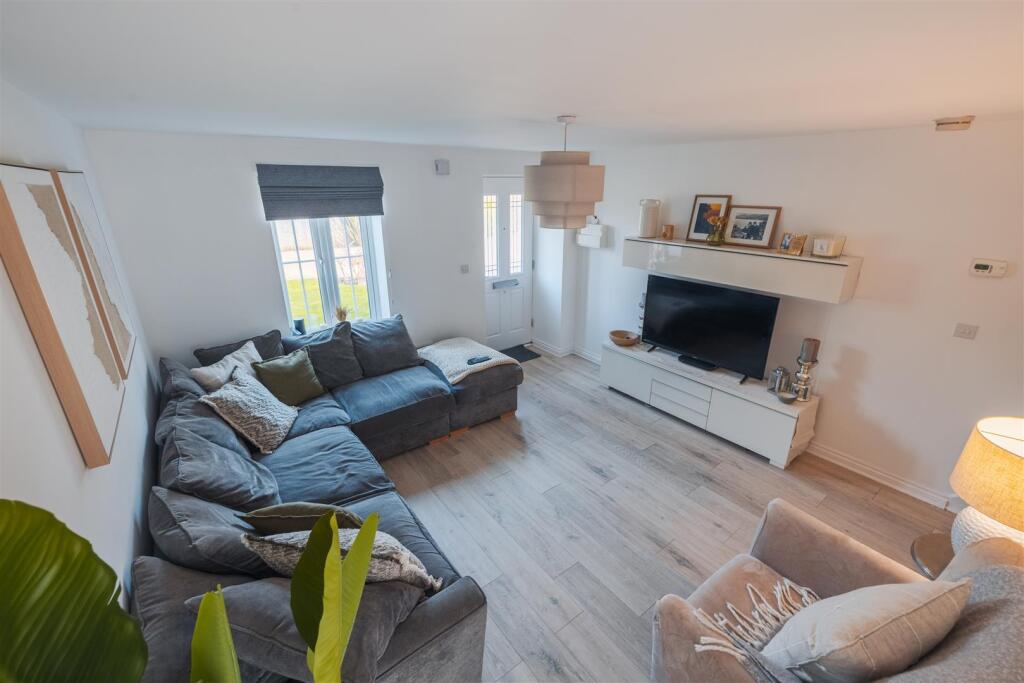 Dunlin Close, Parkgate, Neston, Cheshire photo 4
