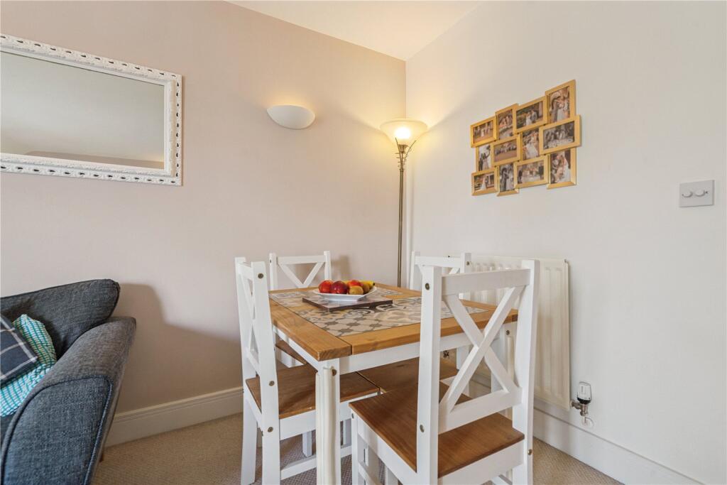 Apartment in Twickenham - More