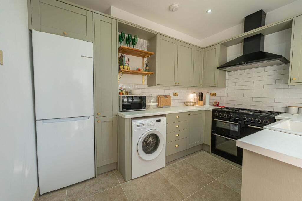 House in Crosskeys, Pont-y-waun - More