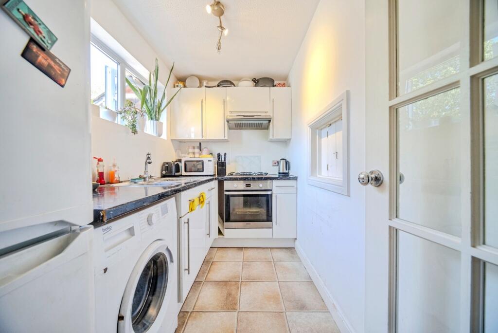 House in Milton Keynes, West Bletchley - View 2