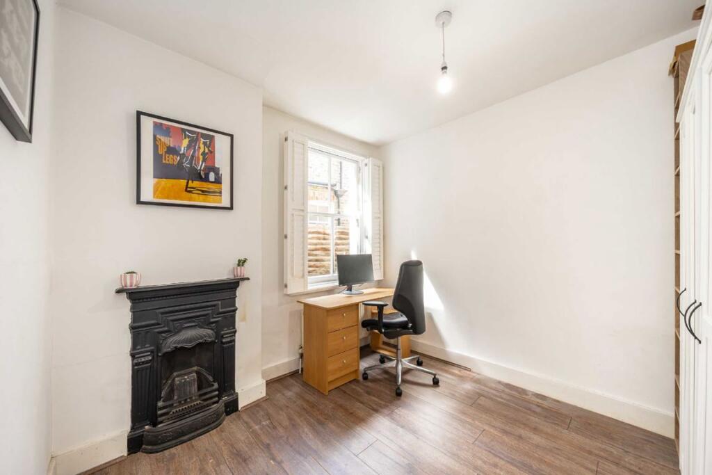 Apartment in London - More