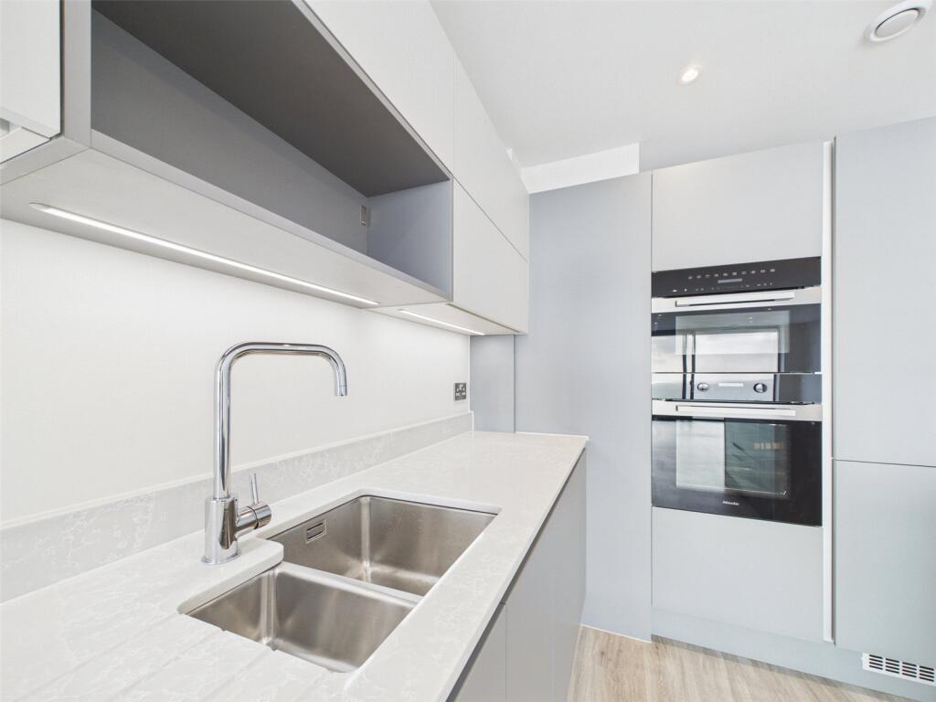 Apartment in Bournemouth - More