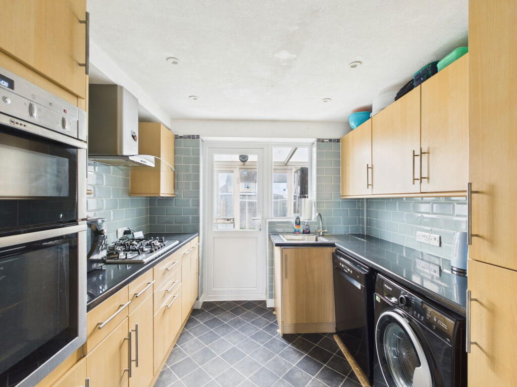 Cedar Close, Worthing, BN13 2JA photo 3