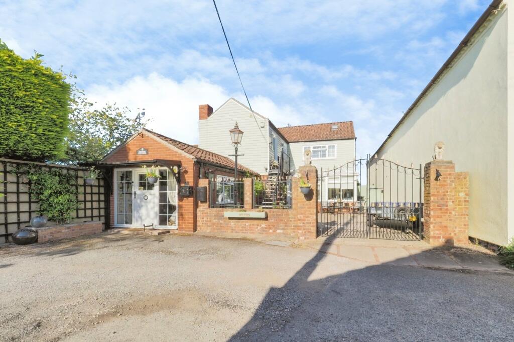 Main image of property: High Street, Beckingham, Doncaster, DN10