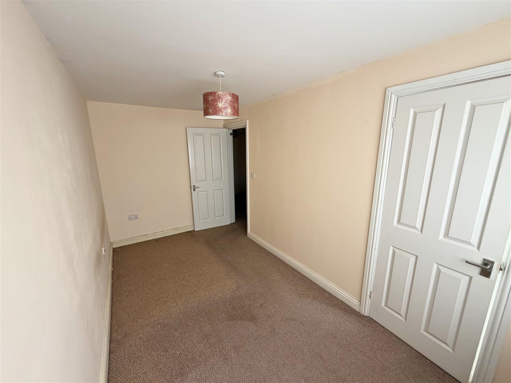 Louisa Mews, Denton, Manchester photo 3