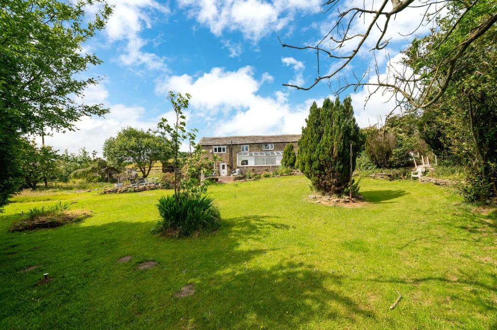 3-bed detached on Cumberworth, Wall Nooks, HD8, £560,000