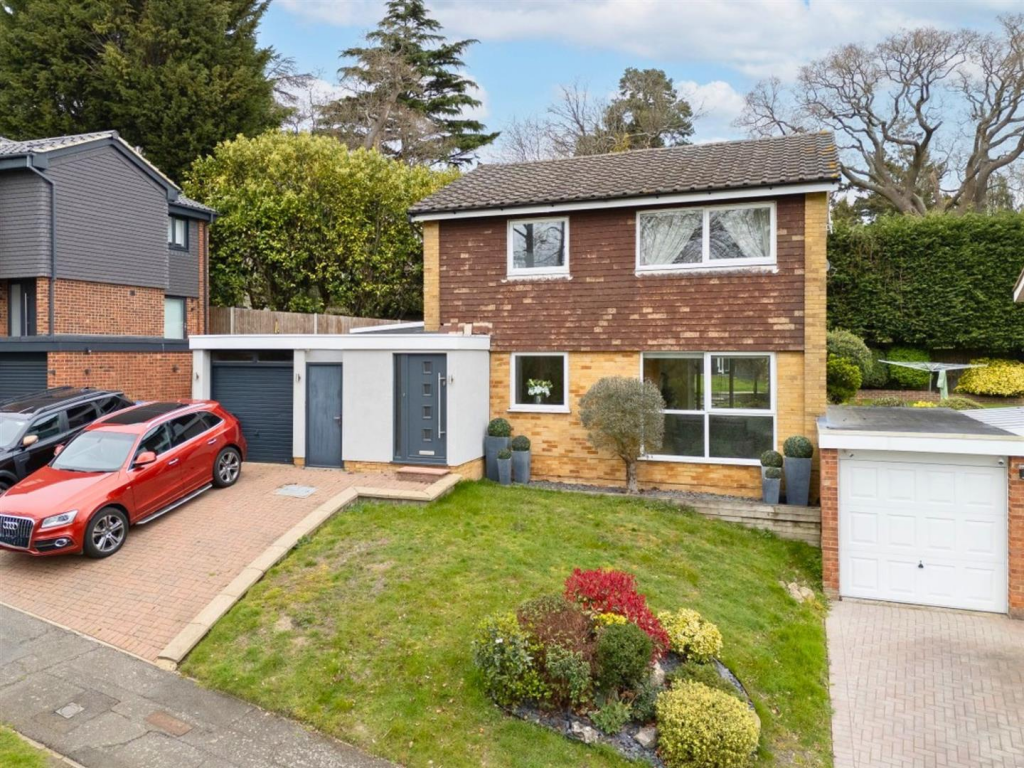 3-bed detached on Gravel Hill, Croydon, £650,000