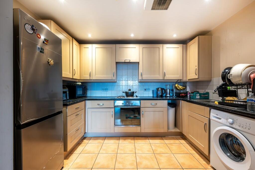 Apartment in Slough - View 4