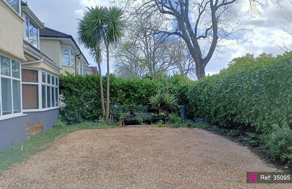 Wentworth Avenue, Bournemouth photo 2