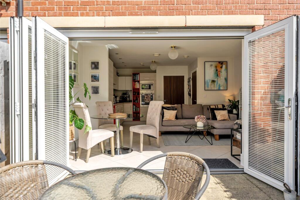 House in Bradford, West Yorkshire - View 3