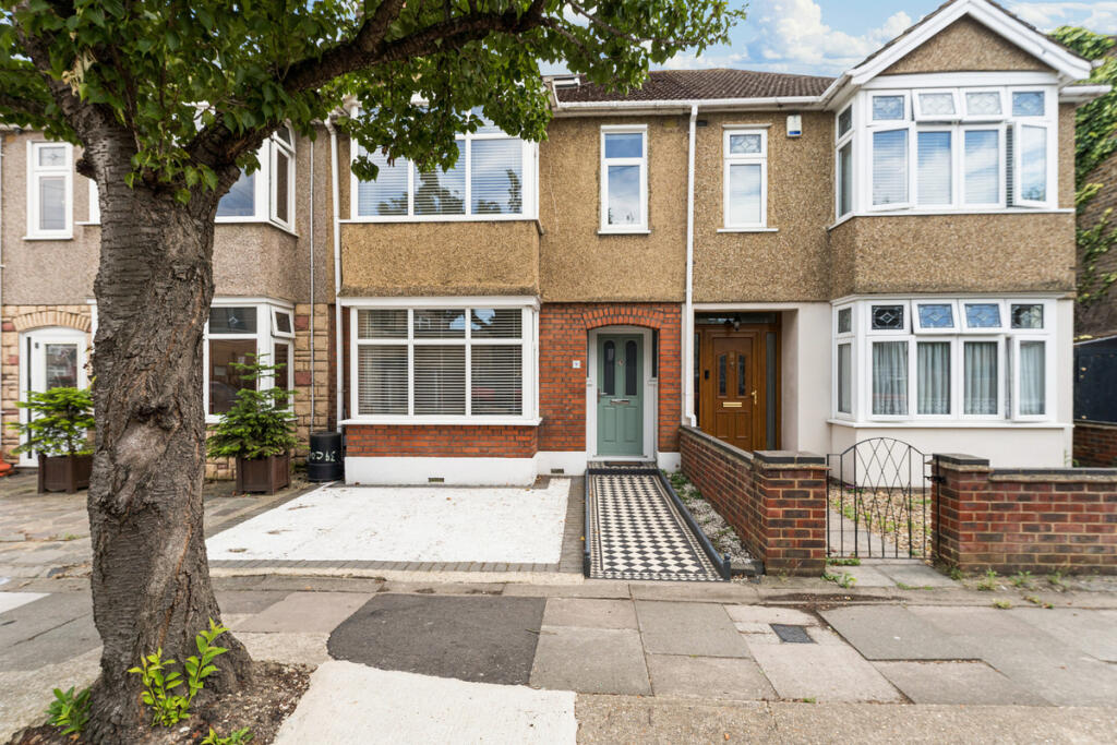 Main image of property: Oak Street, Romford, RM7