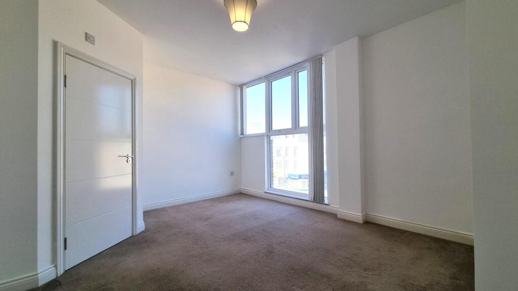 Apartment in Hemel Hempstead - View 4