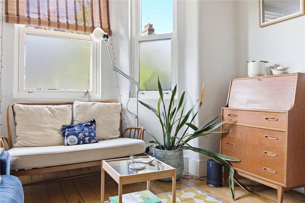 House in London, Scotch Estate, West Green - View 4