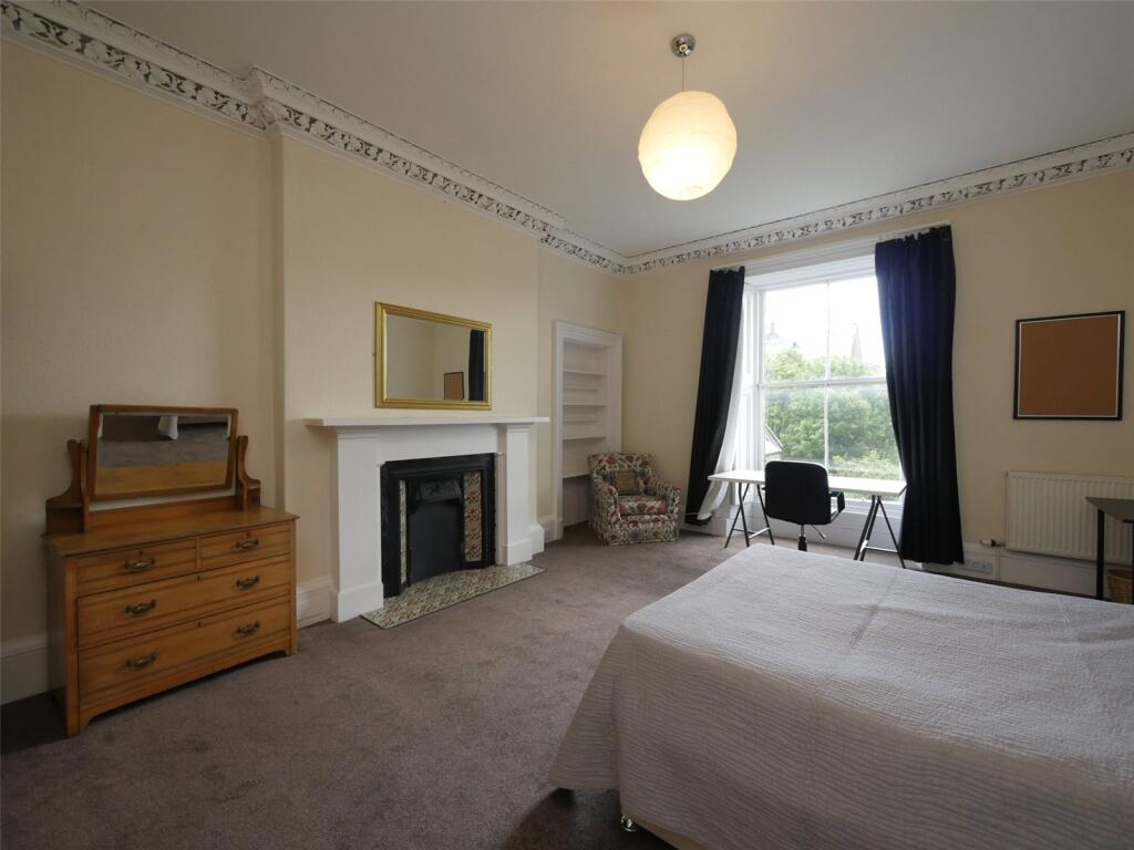 5 bedroom flat for rent